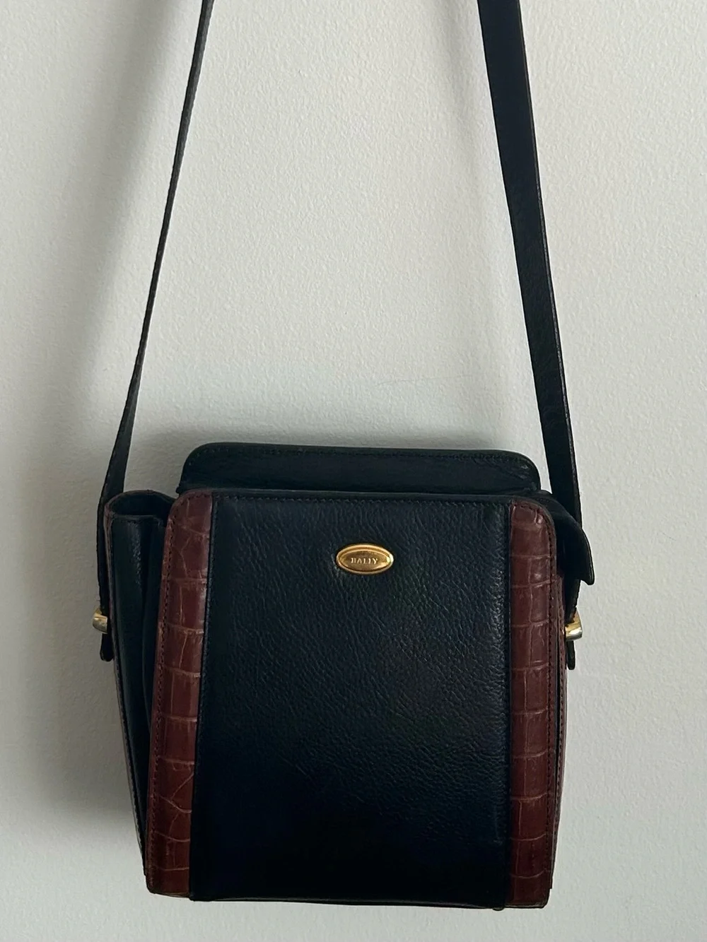Bally Vintage Leather Crossbody Bag Black Brown Croc Embossed Shoulder Purse